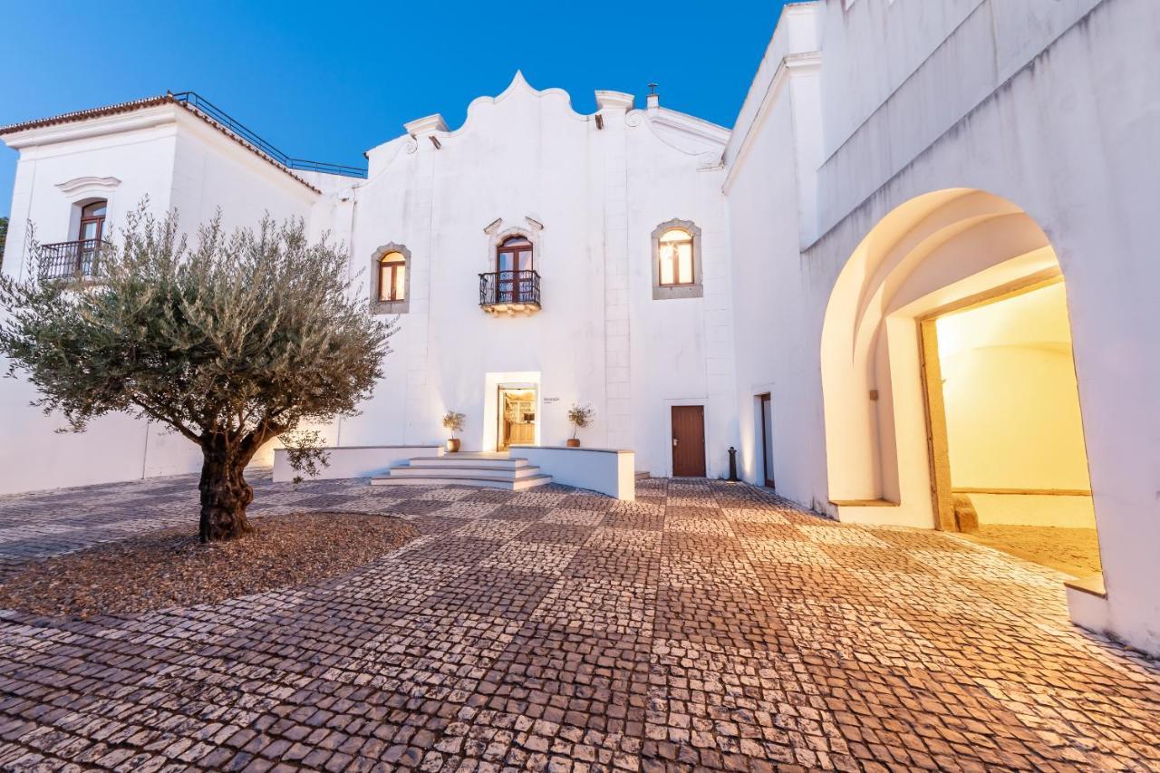 Convento Do Espinheiro, Historic Hotel & Spa Evora Ngoại thất bức ảnh The main façade of the Pousada de Óbidos
