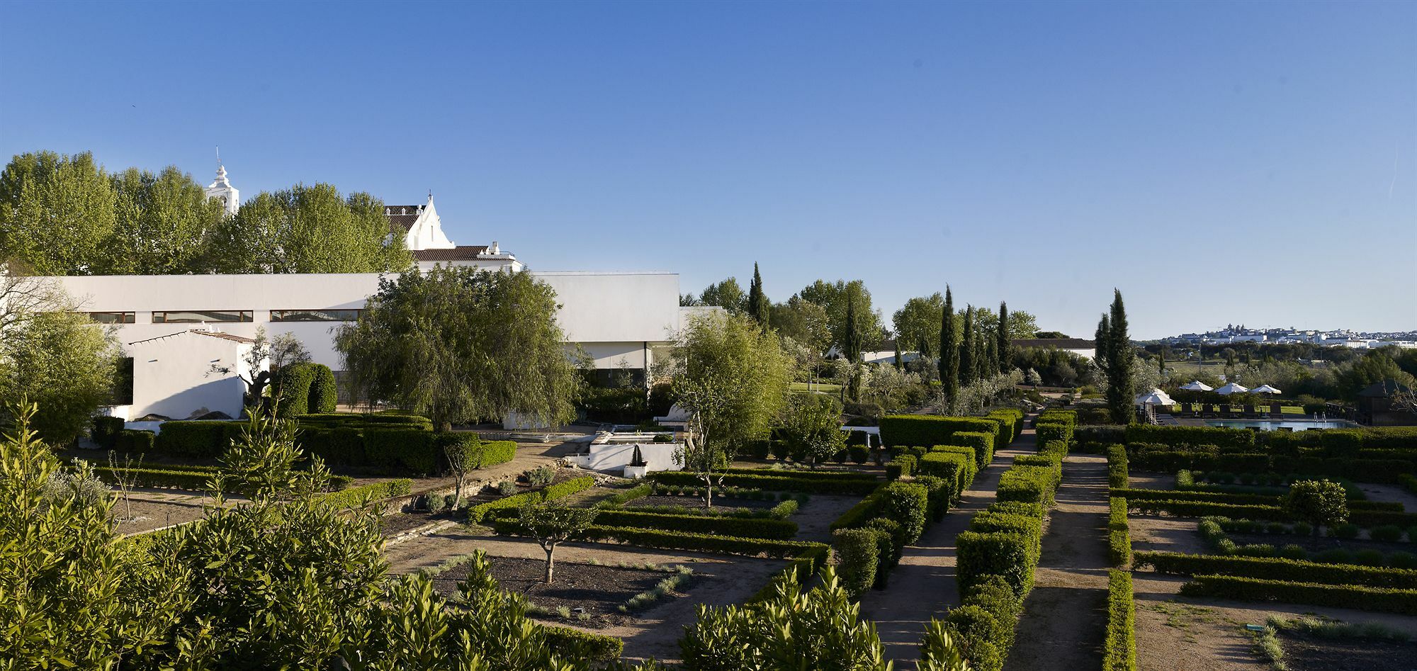Convento Do Espinheiro, Historic Hotel & Spa Evora Ngoại thất bức ảnh The gardens of the University of Castilla–La Mancha