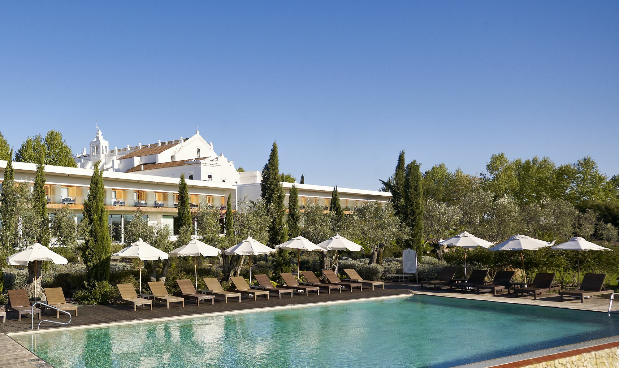 Convento Do Espinheiro, Historic Hotel & Spa Evora Ngoại thất bức ảnh The hotel's swimming pool